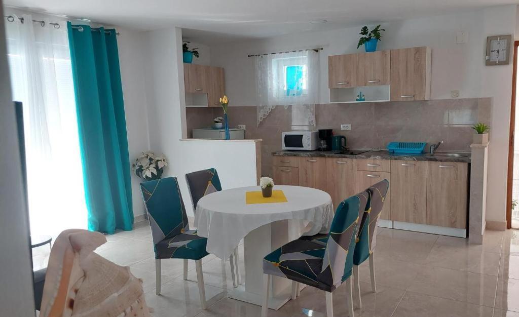 Apartments Mestral Baška Voda Εξωτερικό φωτογραφία